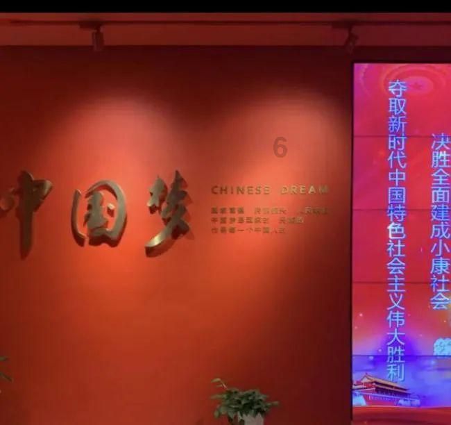 玩具店里的娃娃